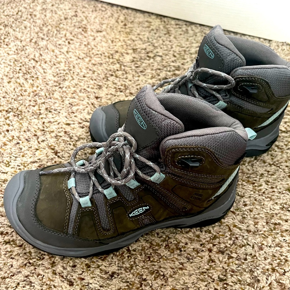 keen hiking boots